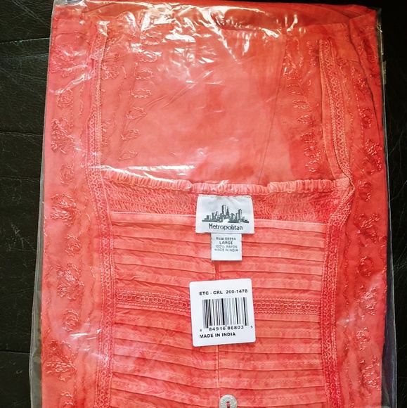 1 LEFT❗NEW  Metropolitan Embroidered Top - Picture 7 of 7